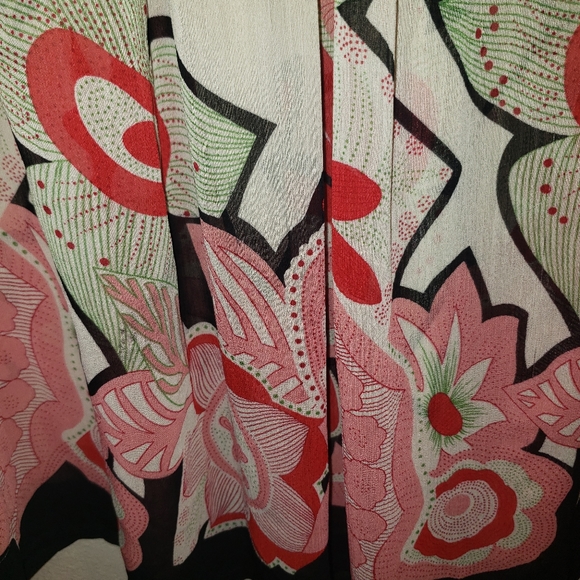 COCO and CHASE delicate blouse - Picture 4 of 6